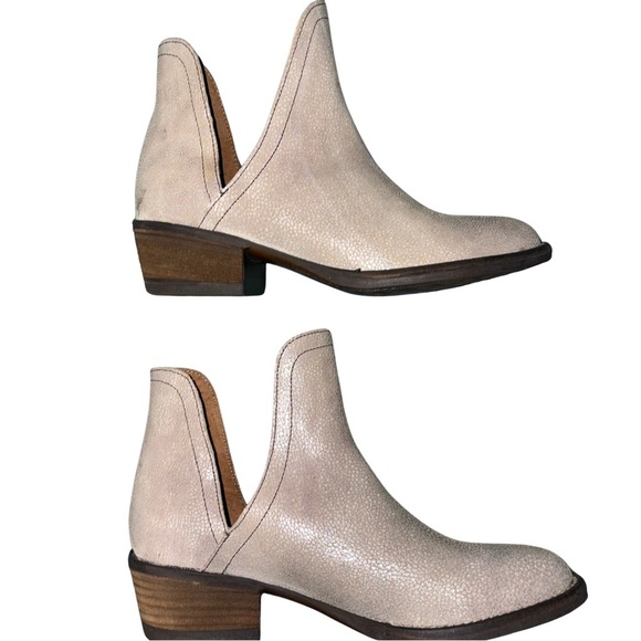 Corkys Girl Cream Leather Ankle Booties Suede Texture, Rounded Toe, Metallic NEW - Picture 3 of 8